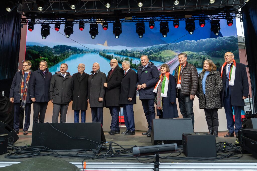 Offizieller Festakt zur Eröffnung der Koralmbahn mit Bühne und Publikum