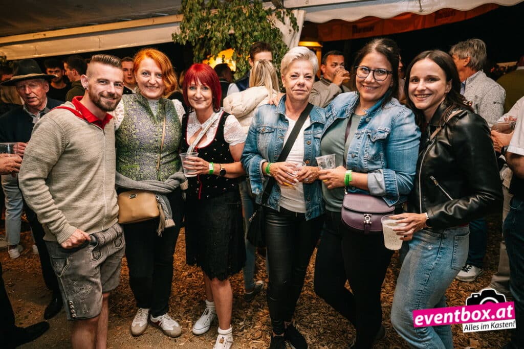 Foto aus dem Album „Zweikirchner Feuerwehrfest mit Blaulichtparty 2026“