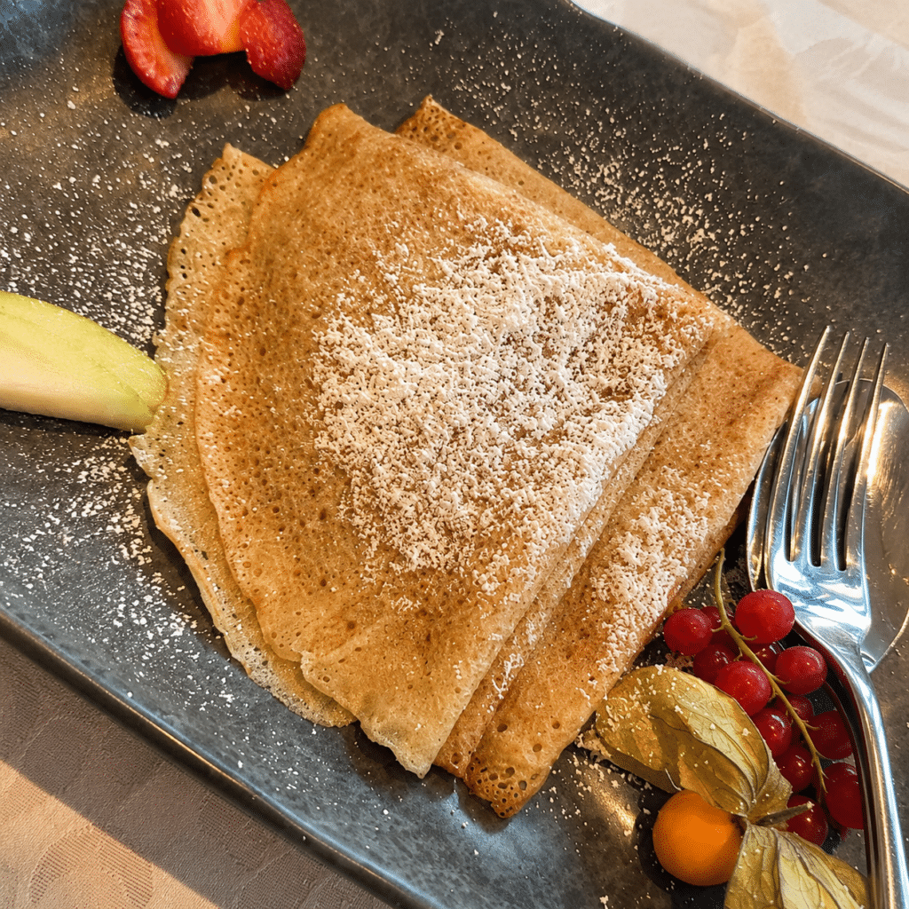 Marillenpalatschinke mit Früchten im Seegasthof Katschnig