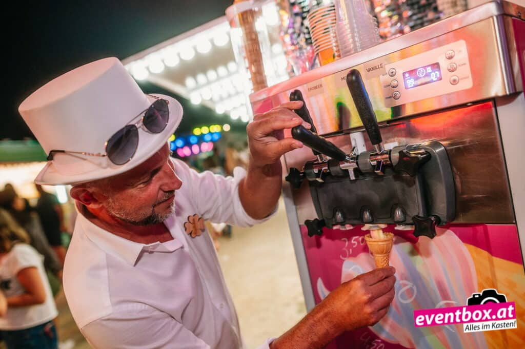 Foto aus dem Album „Schloss-Café Wiesnzelt – Manuel Brunner live am Bleiburger Wiesenmarkt 2026“