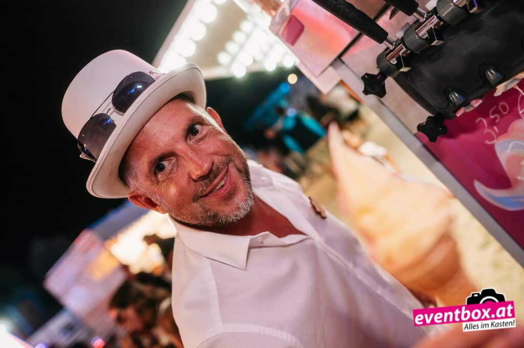Foto aus dem Album „Schloss-Café Wiesnzelt – Manuel Brunner live am Bleiburger Wiesenmarkt 2026“
