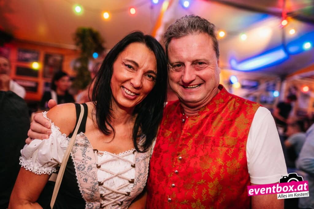 Foto aus dem Album „Breznik-Zelt am Bleiburger Wiesenmarkt 2026 – MEETU live“