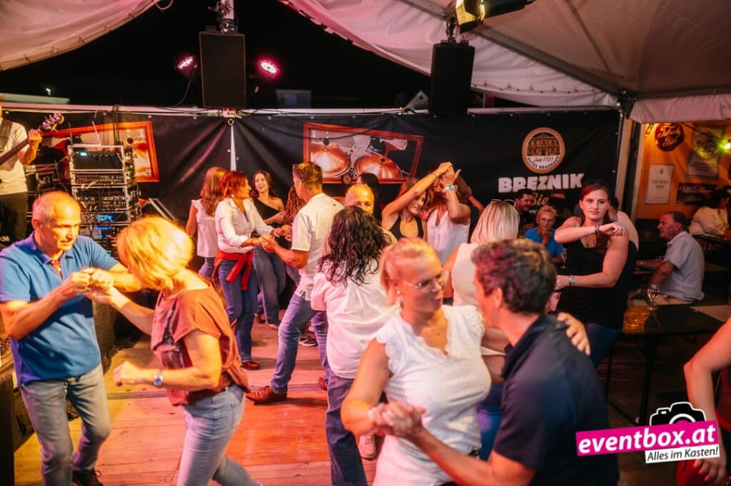 Foto aus dem Album „Breznik-Zelt am Bleiburger Wiesenmarkt 2026 – MEETU live“