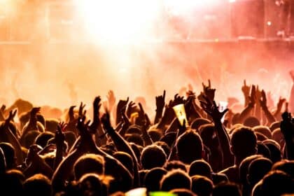 Jubelndes Publikum bei einem Festival – Symbolbild zum FM4 Frequency Festival 2027