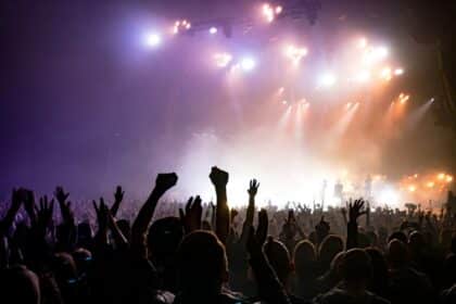Begeistertes Publikum bei einem Livekonzert – Symbolbild zu Seiler und Speer Wien 2026