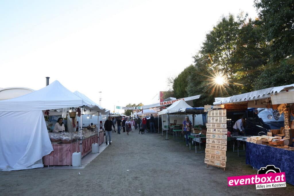 Foto aus dem Album „St. Veiter Wiesenmarkt 2026 – Markt und Partyzelte“