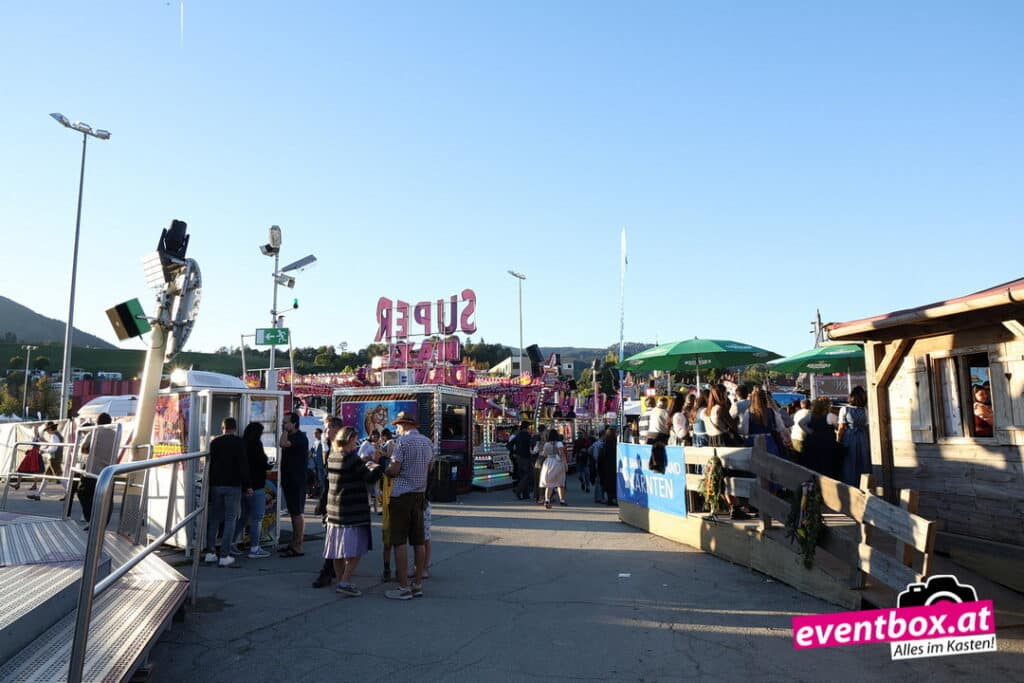 Foto aus dem Album „St. Veiter Wiesenmarkt 2026 – Markt und Partyzelte“