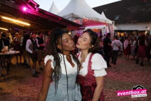 Beitragsbild zu: St. Veiter Wiesenmarkt 2026: Markt, Partyzelte und unsere Fotos