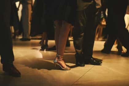 Elegantes Tanzpaar bei einem festlichen Ball – Symbolbild zum Maturaball HAK/TAK Klagenfurt 2026