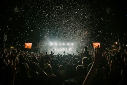 Festivalbühne mit Publikum – Symbolbild zu Tokio Hotel Wien 2026