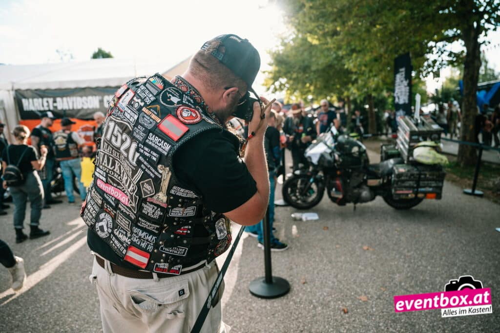 Foto aus dem Album „Samstag im Harley Village: Shows, Harley-Specials & Feuershow“