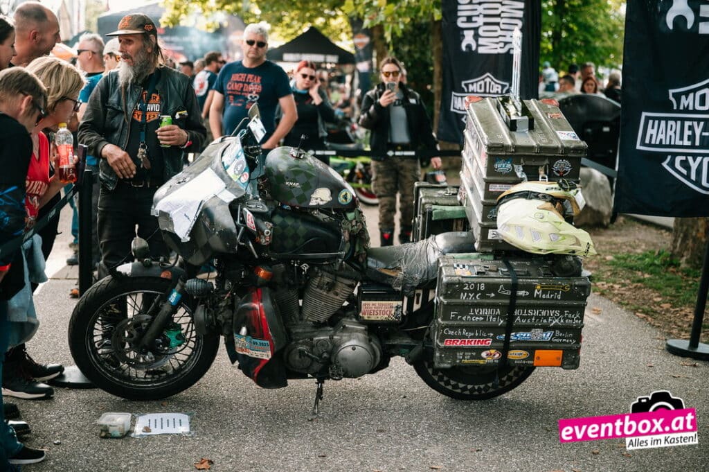 Foto aus dem Album „Samstag im Harley Village: Shows, Harley-Specials & Feuershow“