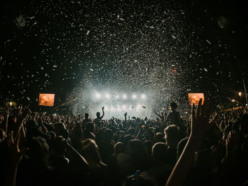 Festivalbühne mit Publikum – Symbolbild zu Tokio Hotel Wien 2026
